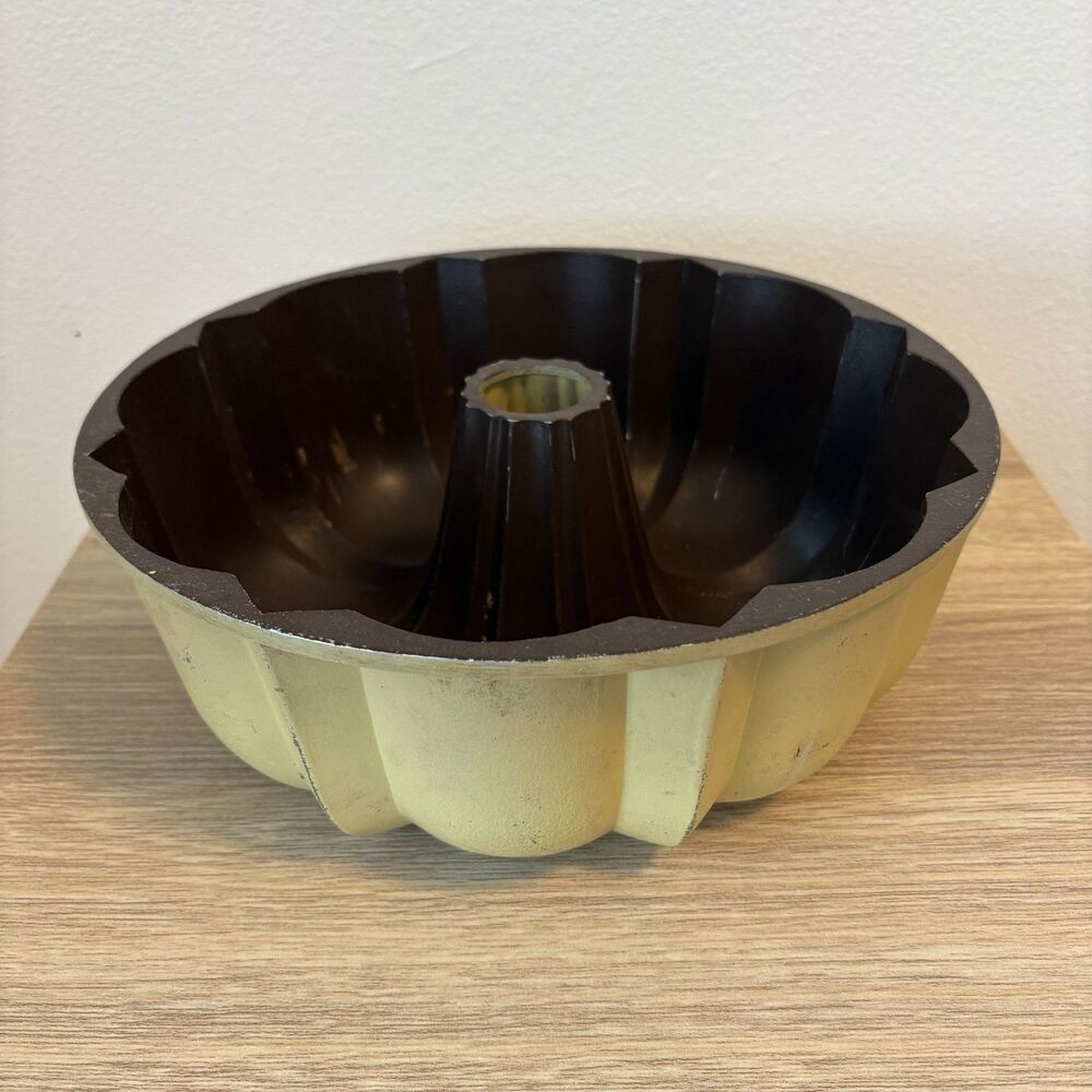 Vintage Heavy Duty Bundt Cake Pan Chilton Aluminum Products USA Baking Cooking